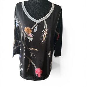Kenzie Black Floral V‑Neck Women’s Top size 2XL